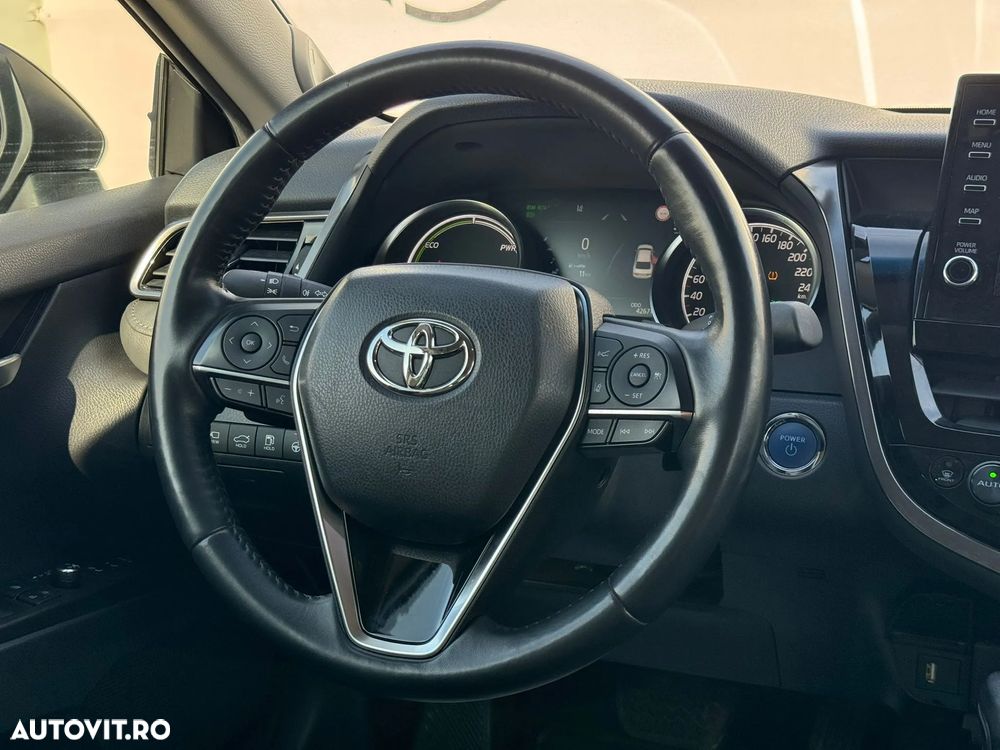 Toyota Camry Luxury - 12
