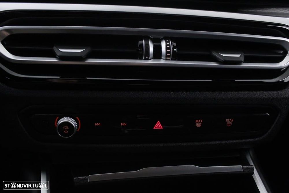 BMW 320 d Pack Desportivo M Auto - 28