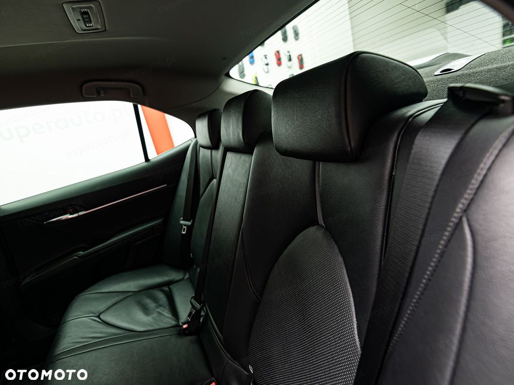 Toyota Camry 2.5 Hybrid Executive CVT - 27