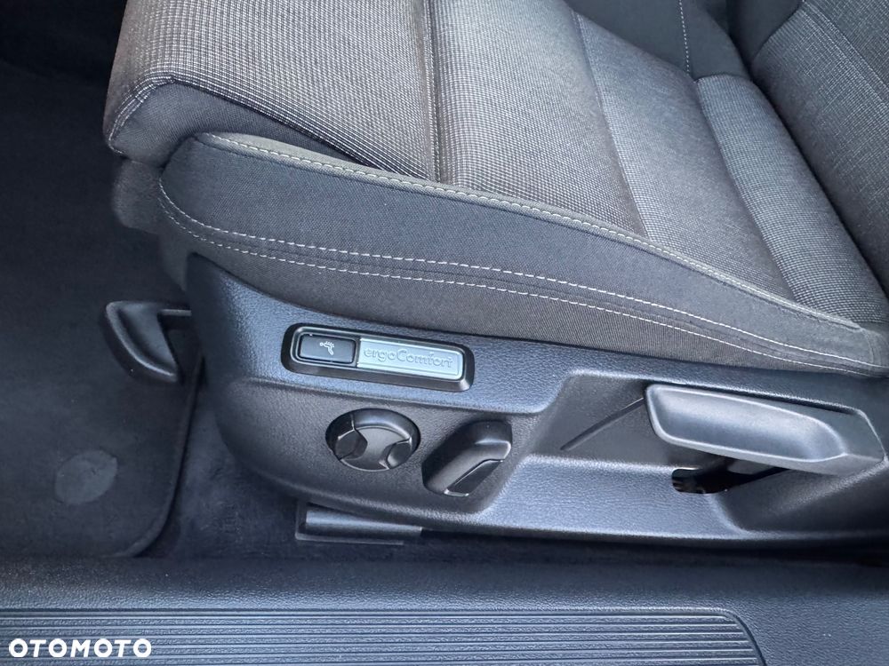 Volkswagen Passat Variant 1.4 TSI ACT (BlueMotion Technology) Highline - 24