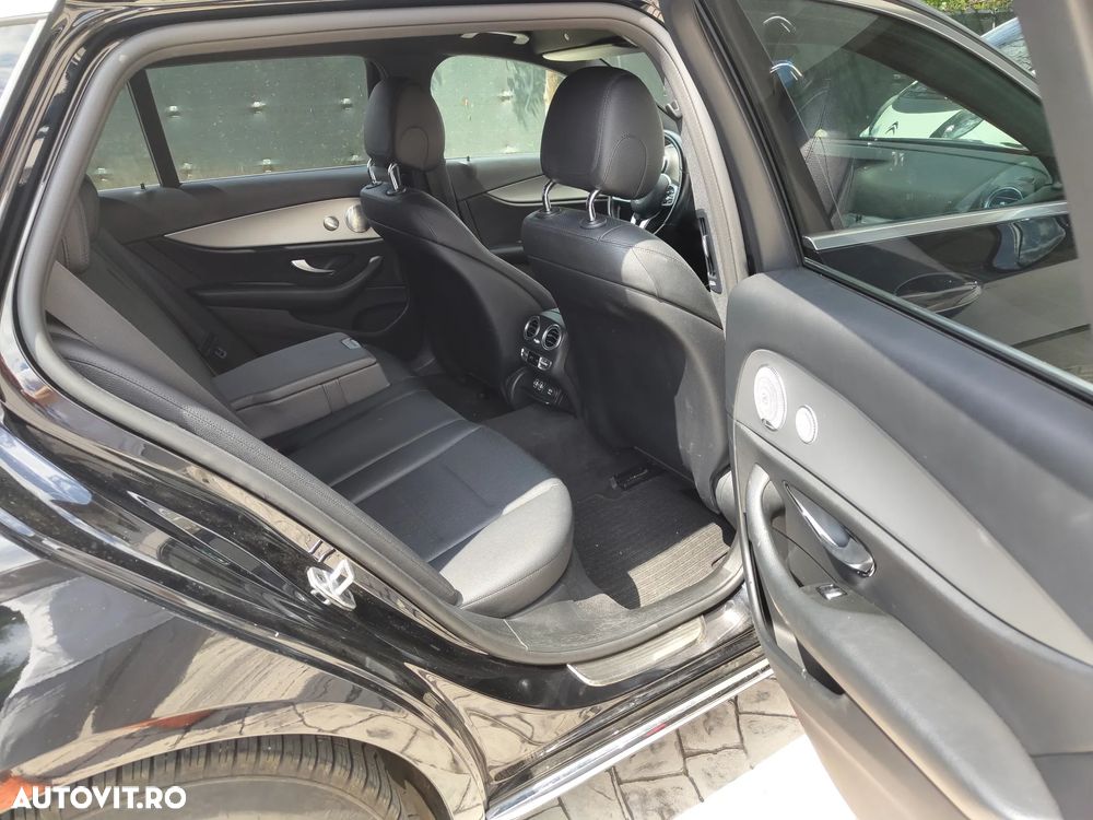 Mercedes-Benz E 220 d 4Matic T 9G-TRONIC - 9