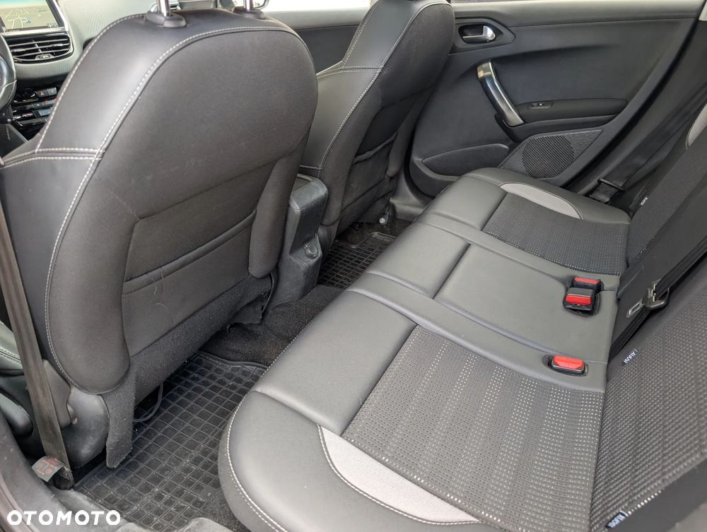 Peugeot 2008 1.2 Pure Tech Allure S&S - 25