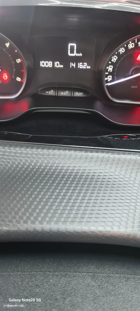 Peugeot 2008 BlueHDi 100 STOP & START Signature - 22