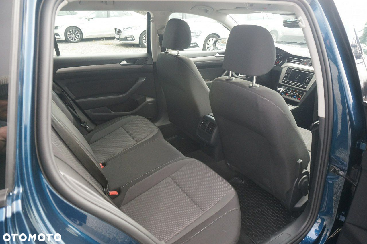 Volkswagen Passat 2.0 TDI EVO Essence - 32