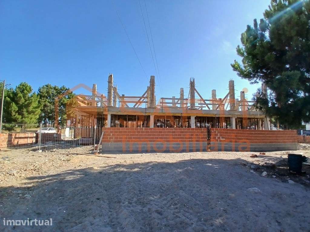 Moradia Gemina T4 Com Piscina / Fernão Ferro / seixal - Grande imagem: 4/9