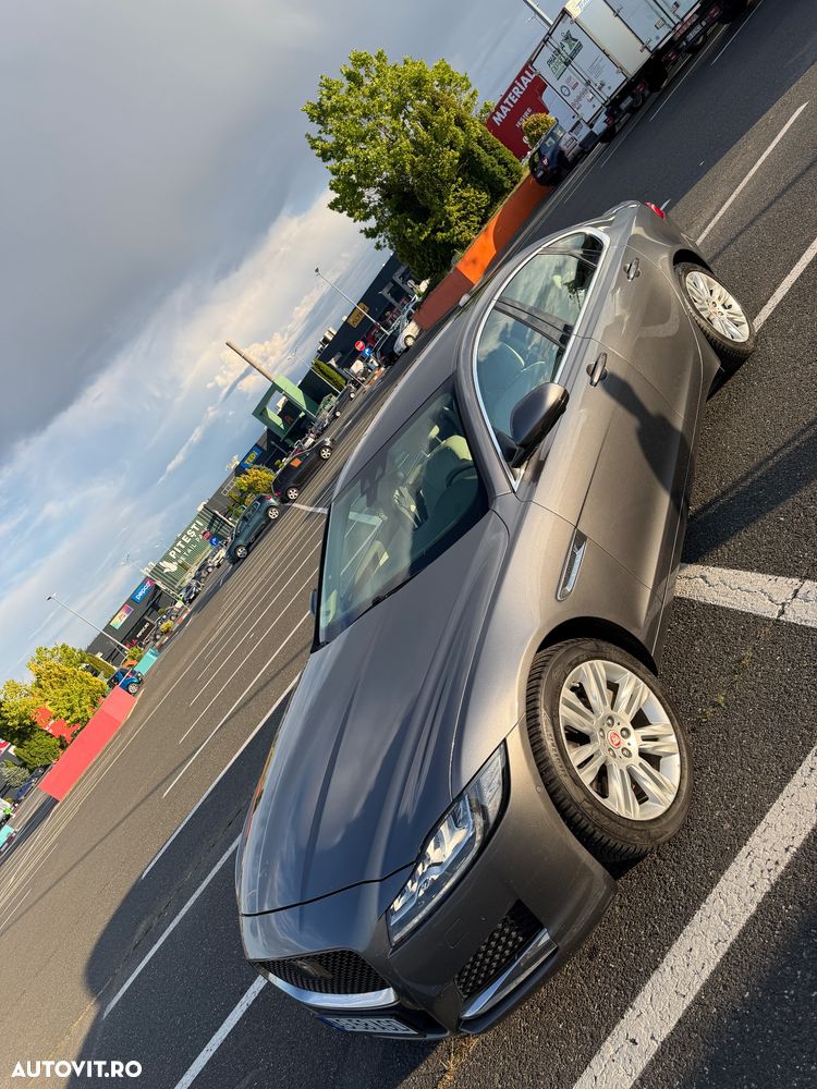 Jaguar XF 20d AWD Portfolio - 1