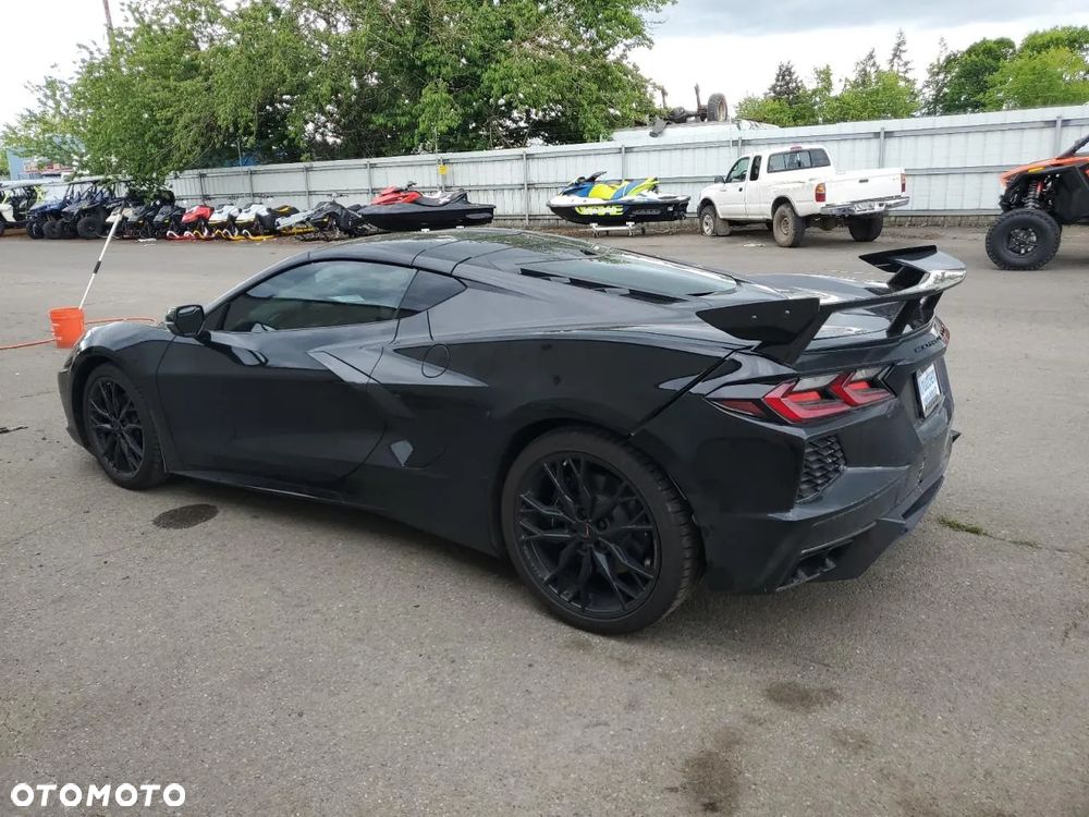 Chevrolet Corvette - 4