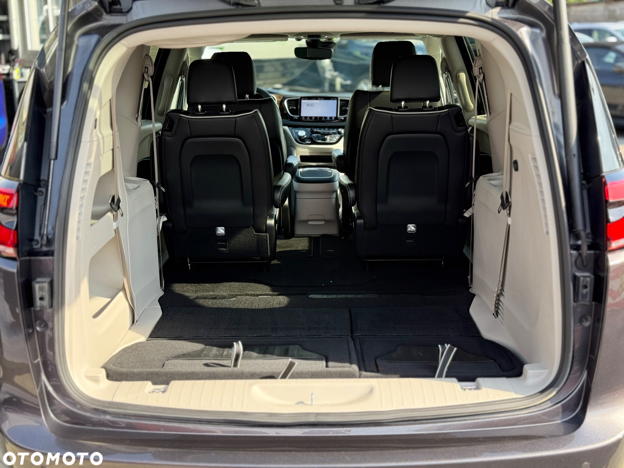 Chrysler Pacifica - 35