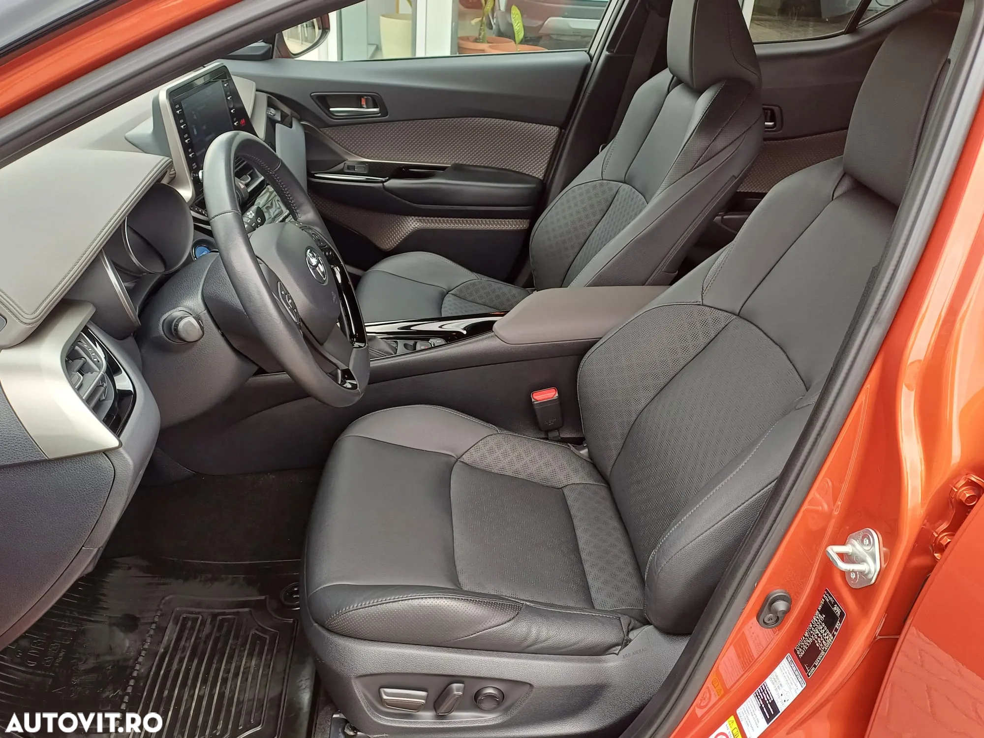 Toyota C-HR 2.0 HSD 184 CP 4x2 CVT Classy Bi-Tone - 8