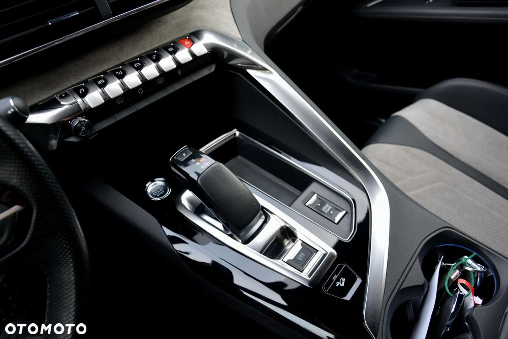 Peugeot 3008 Plug-In Hybrid4 300 e-EAT8 GT - 36