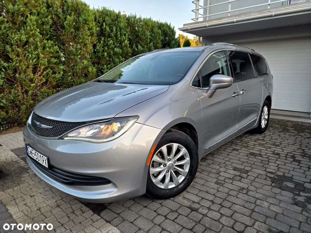 Chrysler Pacifica - 1