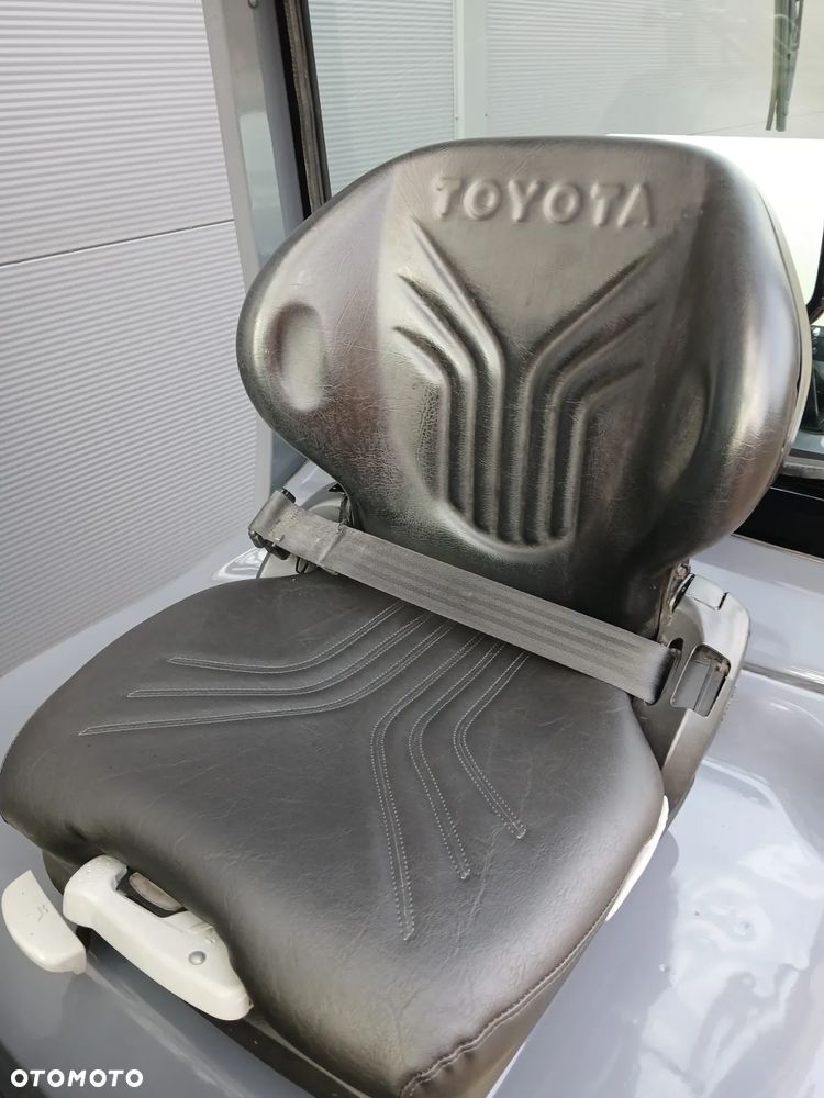 Toyota 02-8FGF30 - 8