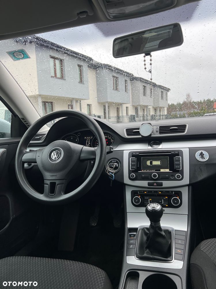 Volkswagen Passat 1.6 TDI Comfortline - 8