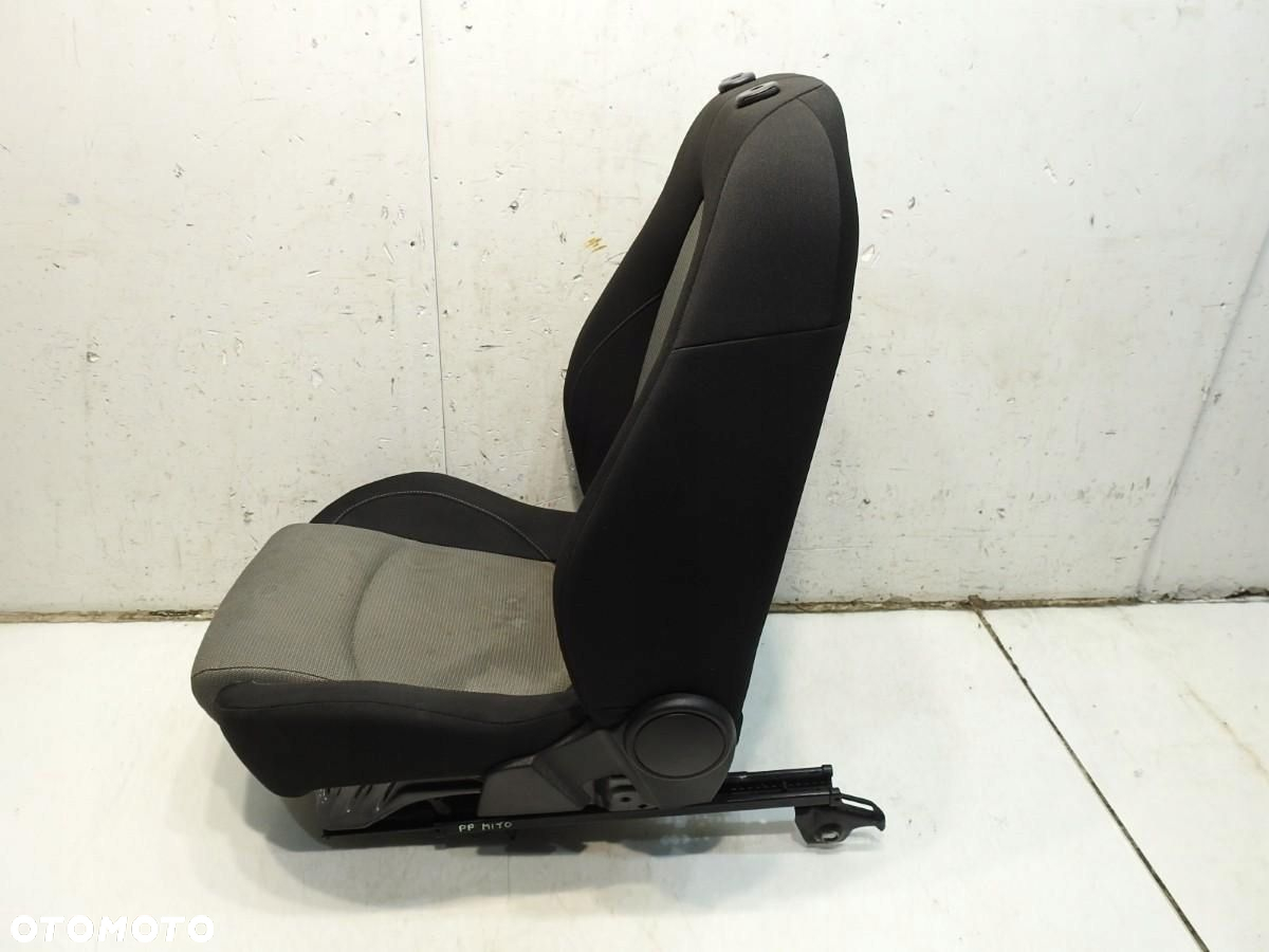 FOTEL PRAWY PRZÓD ALFA ROMEO MITO - 3