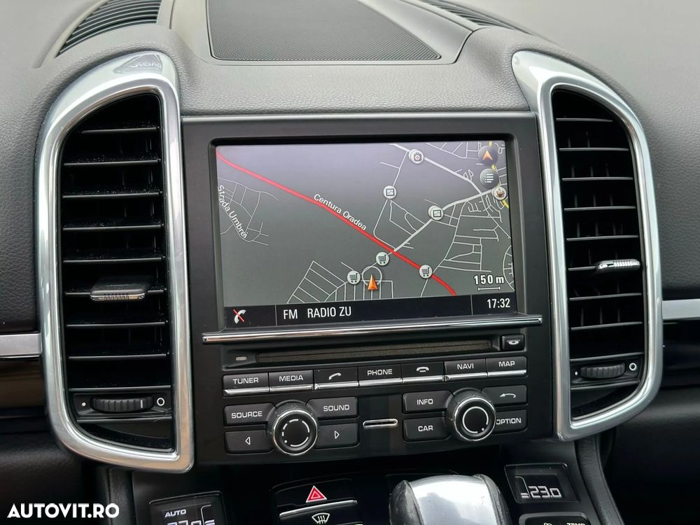 Porsche Cayenne 3.0 L - 13