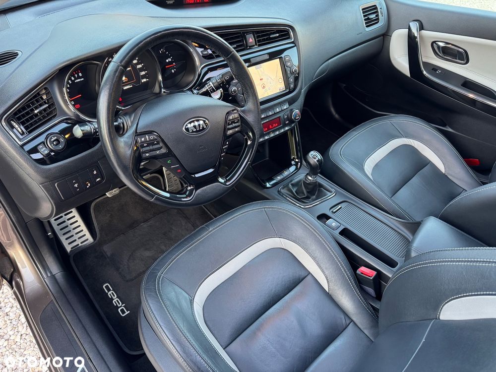 Kia Ceed 1.6 GDI Platinum Edition - 25