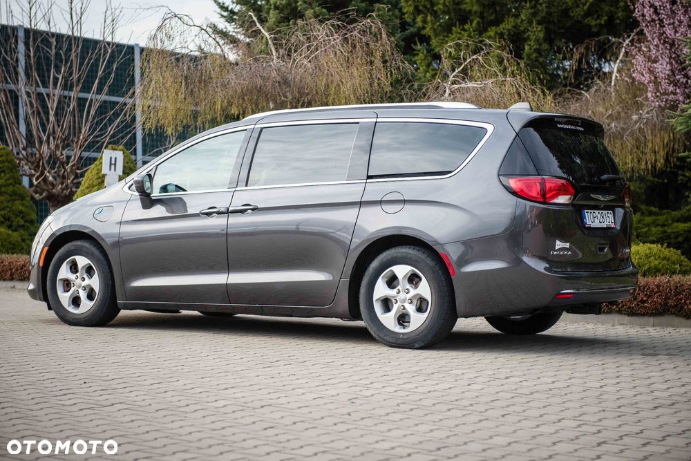 Chrysler Pacifica - 5