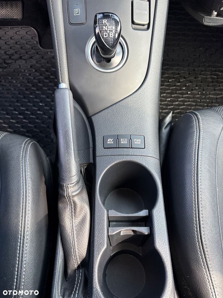 Toyota Auris Hybrid 135 Prestige - 24