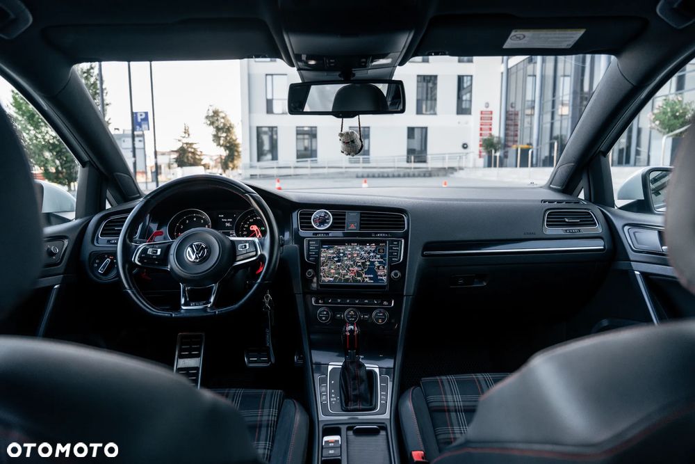 Volkswagen Golf GTI (BlueMotion Technology) DSG Performance - 17
