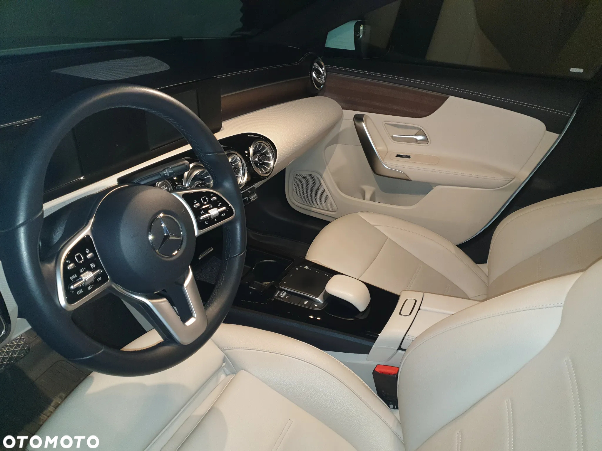 Mercedes-Benz CLA 200 Progressive 7G-DCT - 14