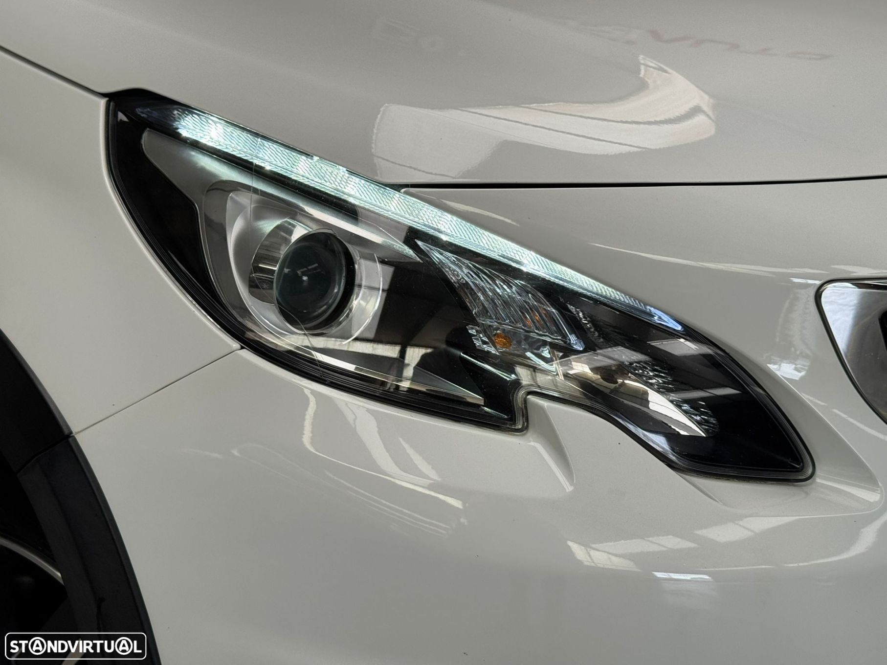 Peugeot 2008 1.2 PureTech Allure - 6