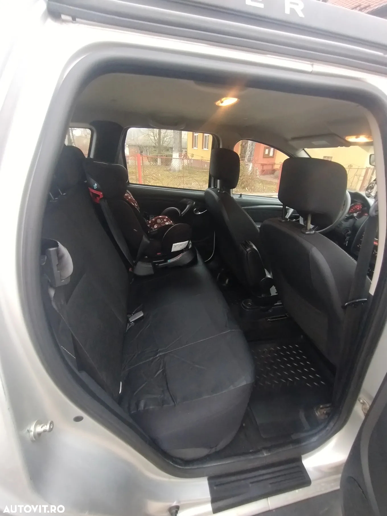 Dacia Duster 1.5 dCi 4x2 Laureate - 10