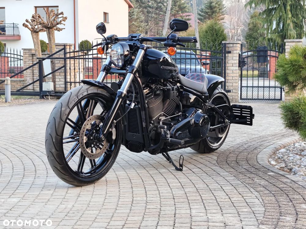 Harley-Davidson Softail Breakout - 27