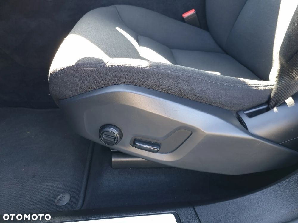 Volvo XC 60 B4 B Momentum Pro - 13