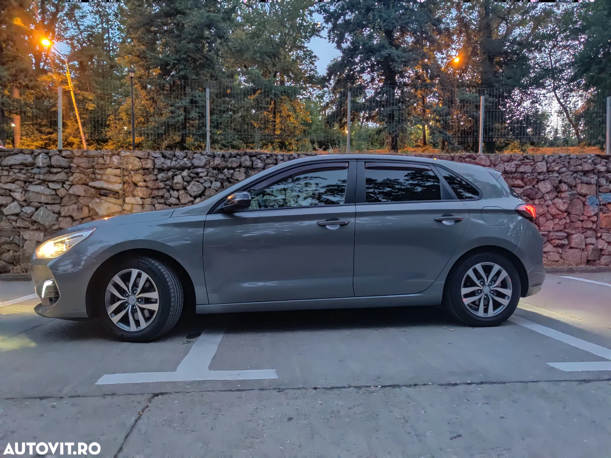 Hyundai i30 1.4 100CP 5DR M/T Highway - 15
