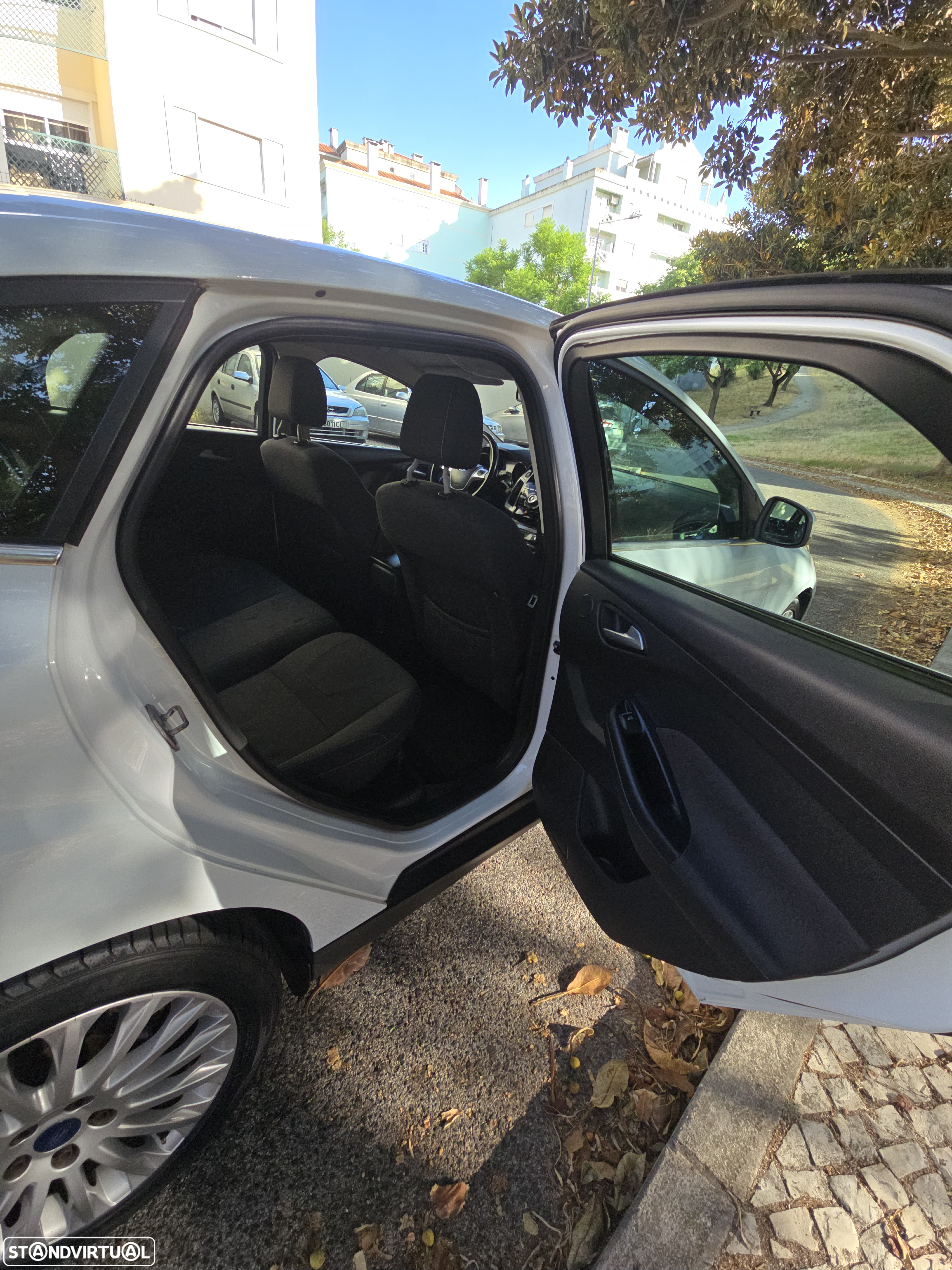 Ford Focus 2.0 TDCi Titanium PowerShift - 32