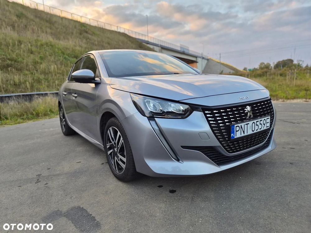 Peugeot 208 - 8