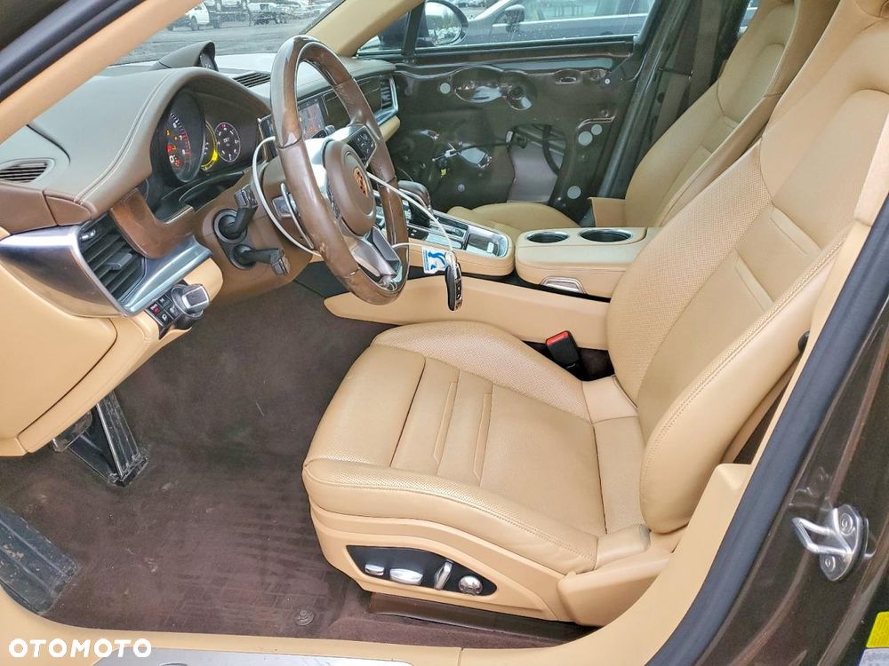 Porsche Panamera 4S - 7