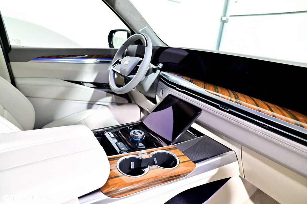 Cadillac Escalade - 17