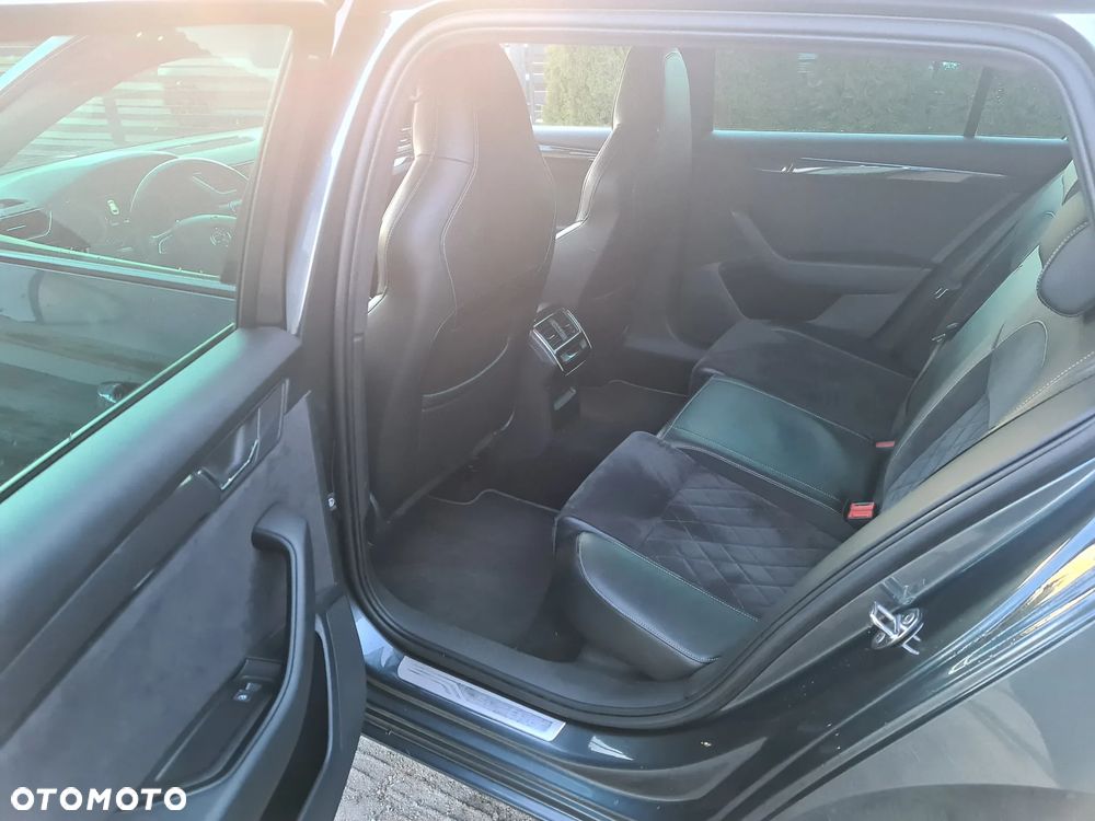 Skoda Superb 2.0 TDI Sportline DSG - 5