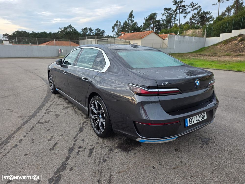 BMW i7 - 16