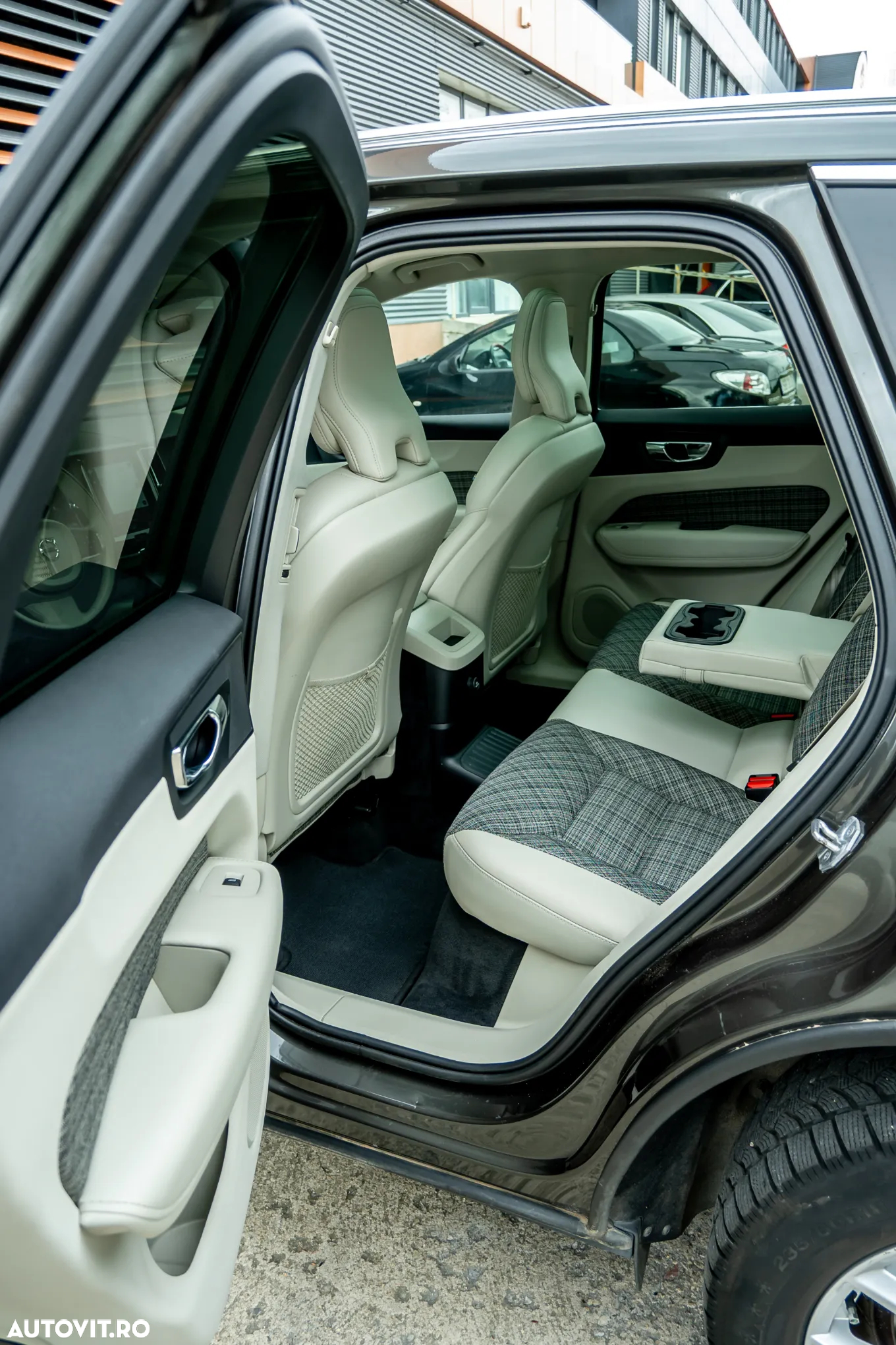 Volvo XC 60 T8 Twin Engine AWD Geartronic Inscription - 25