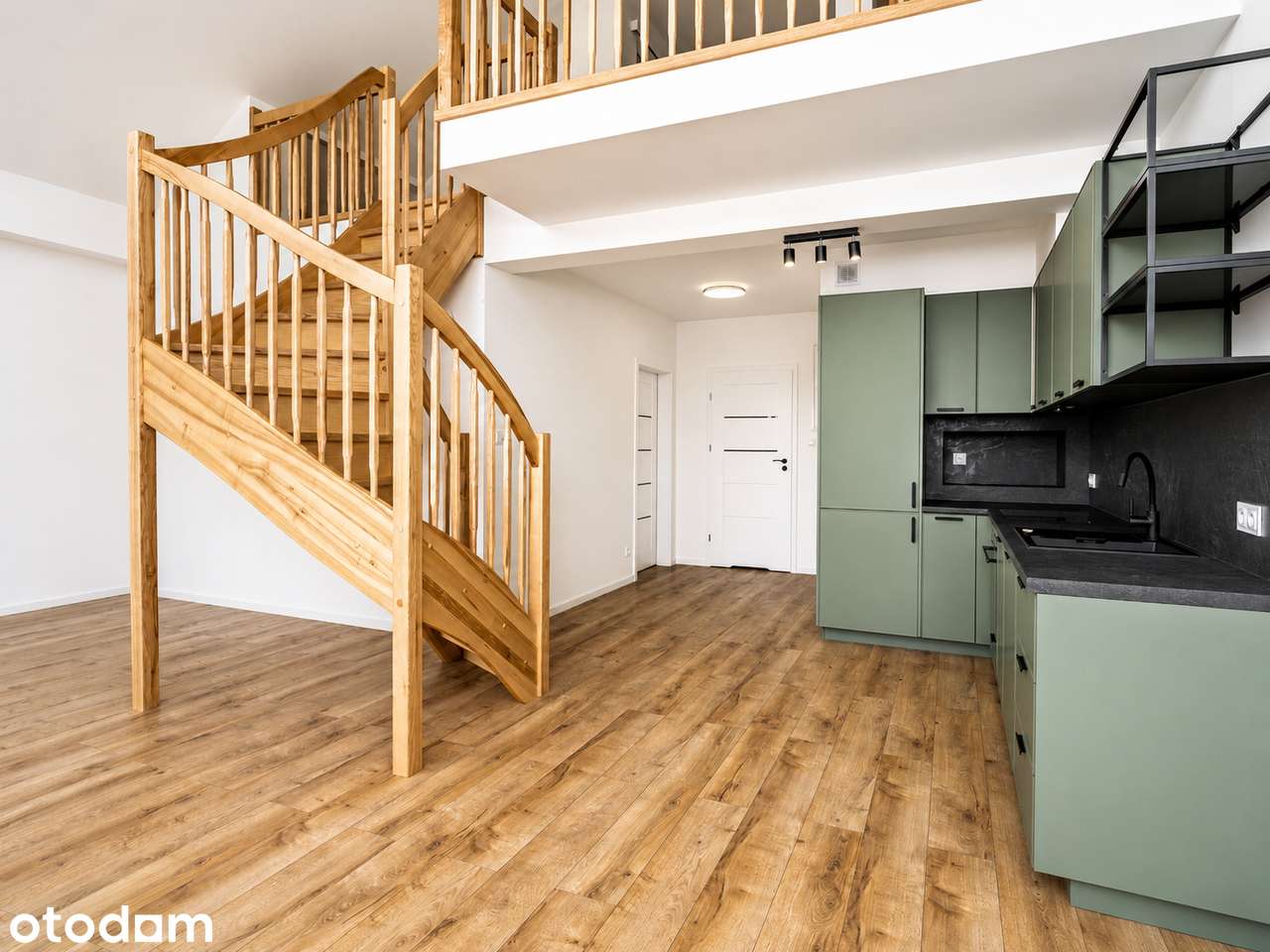 Niepowtarzalny apartament 83m2 z antresolą i garażem w Łebie