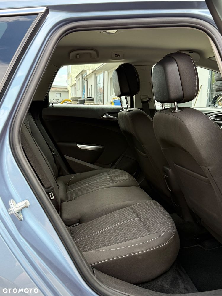 Opel Astra 1.4 Turbo Design Edition - 16