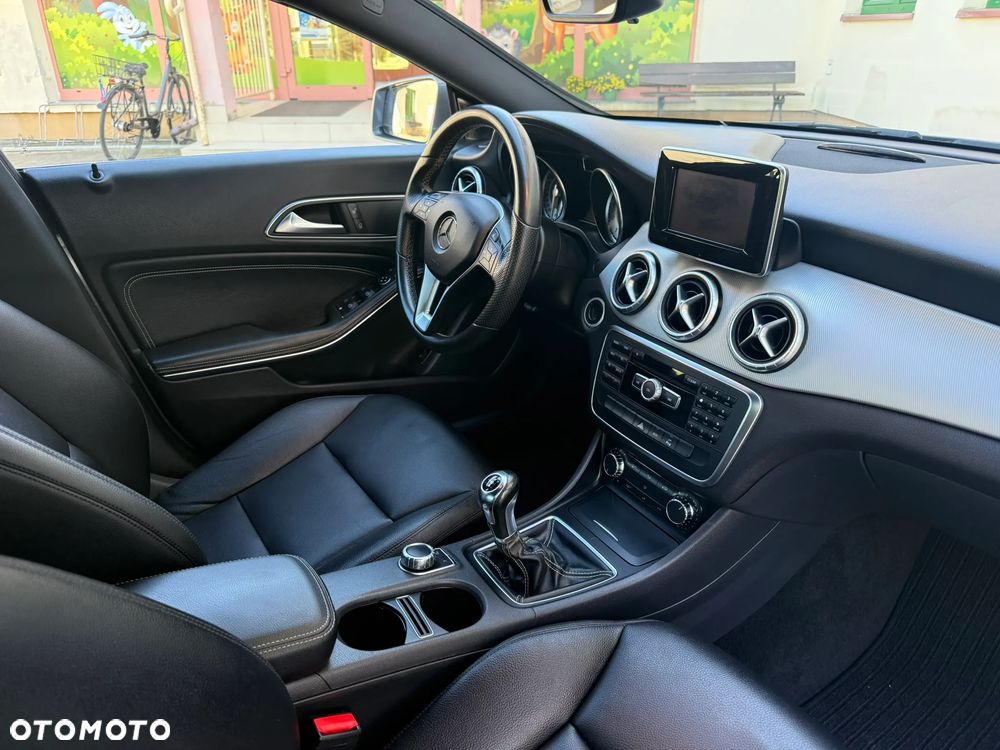 Mercedes-Benz CLA 180 BlueEffICIENCY Edition - 36