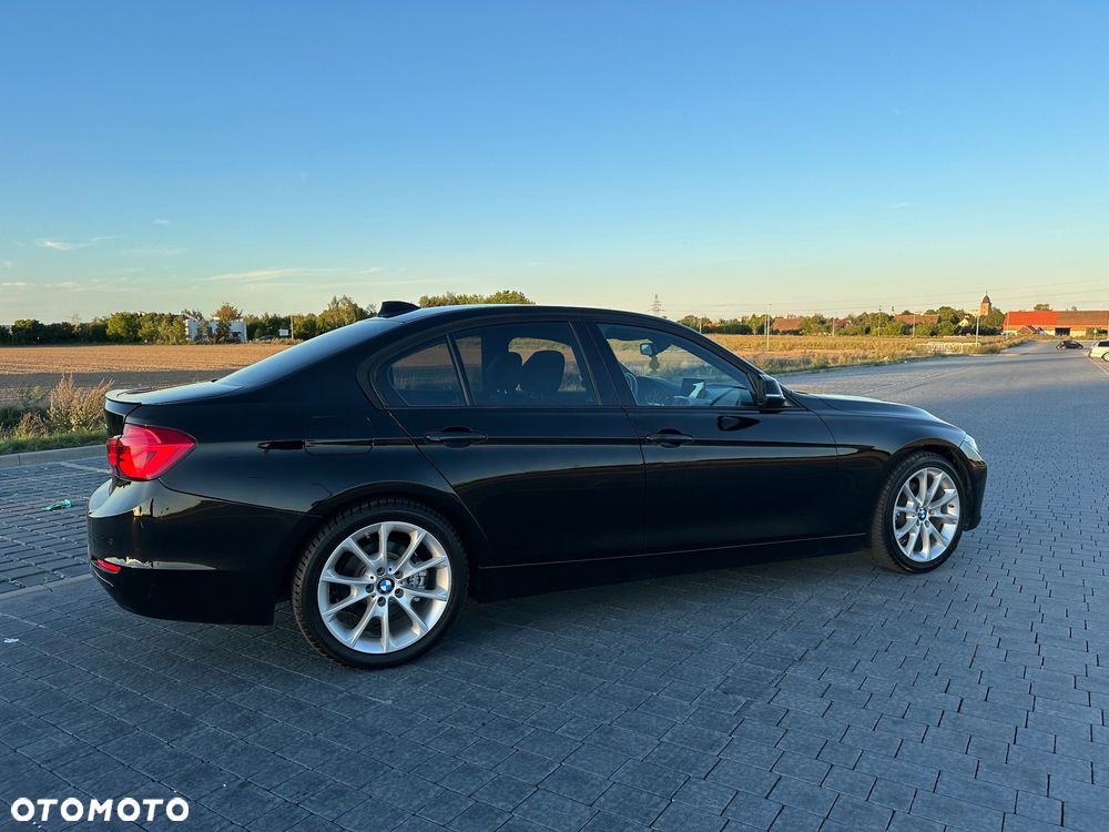 BMW Seria 3 320i - 10