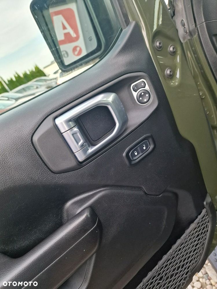 Jeep Wrangler - 16
