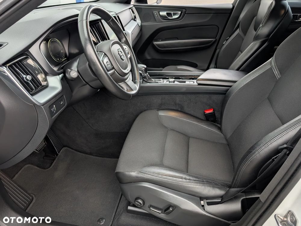 Volvo XC 60 D5 AWD Momentum - 19