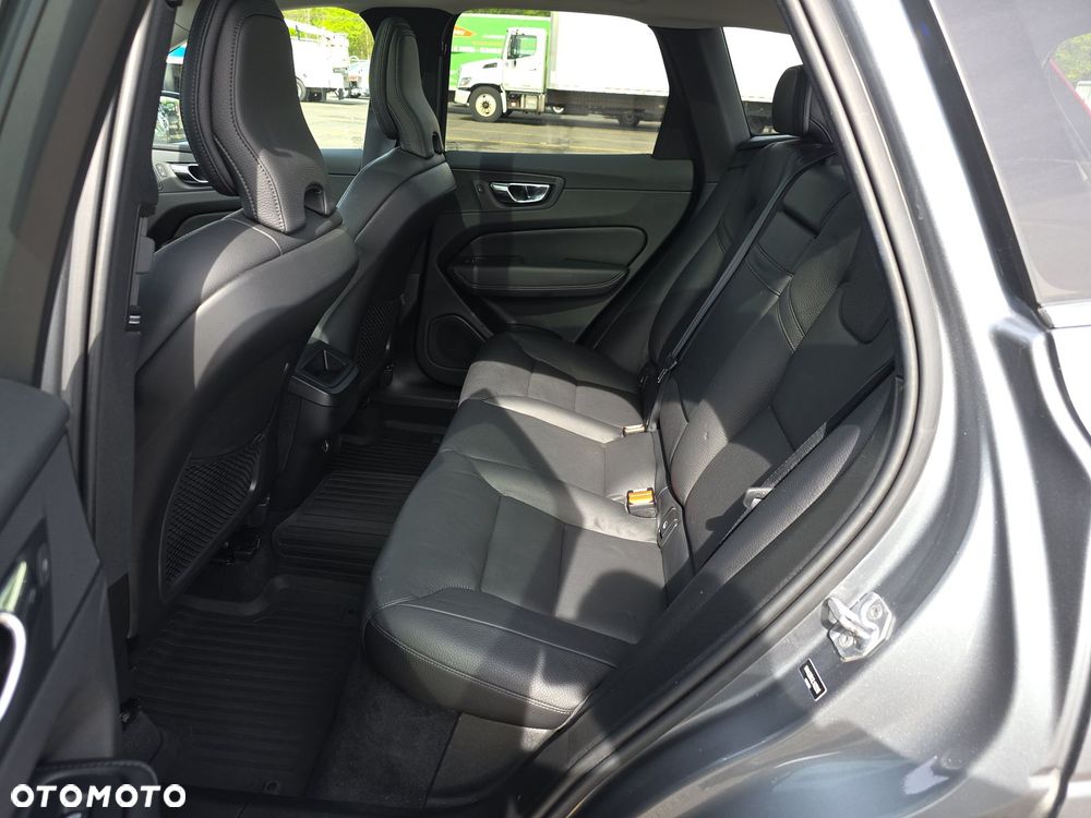 Volvo XC 60 T6 AWD Geartronic Momentum - 12