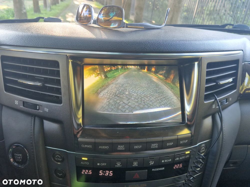 Lexus LX 570 - 8
