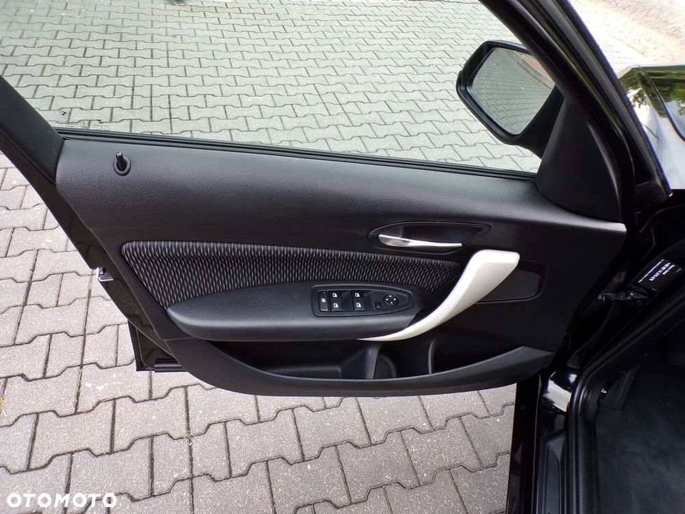 BMW Seria 1 116i - 17