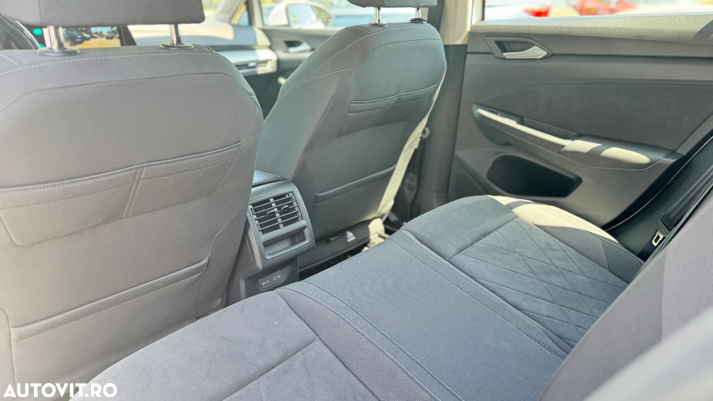 Volkswagen Golf 1.0 eTSI DSG MHEV Life - 10