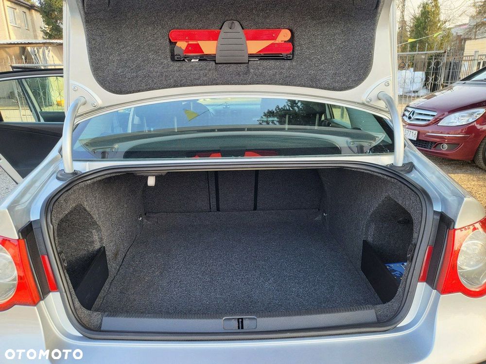 Volkswagen Passat - 12