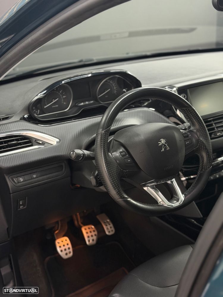 Peugeot 2008 1.2 PureTech Crossway - 12