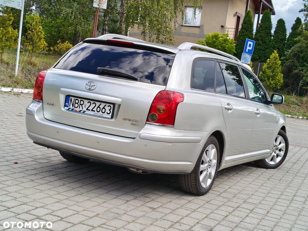 Toyota Avensis 2.0 VVT-i Executive - 4