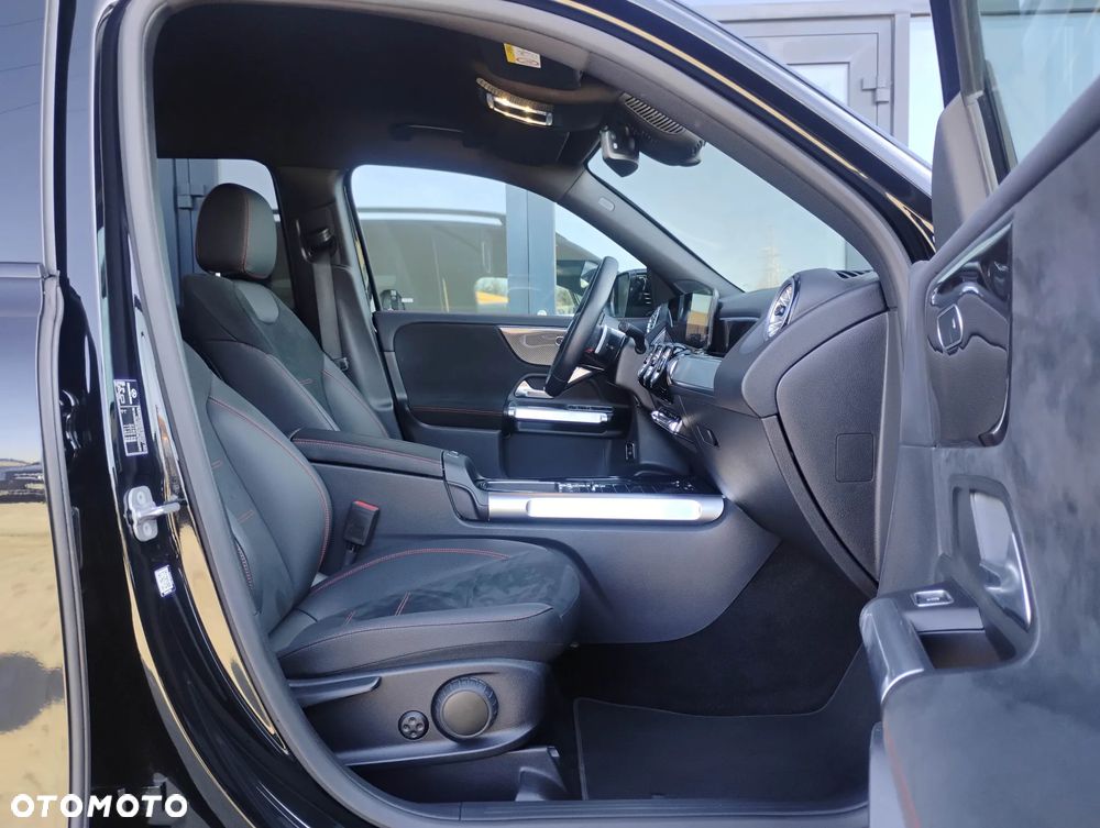 Mercedes-Benz GLB 200 mHEV AMG Line 7G-DCT - 17